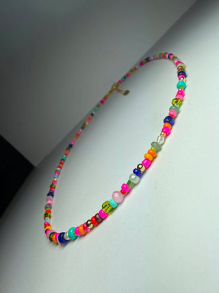 MULTICOLORED SEED BEAD NECKLACE 