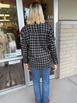 RIVER PLAID BUTTON UP
