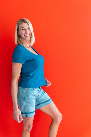 JURNEE BASIC TEE