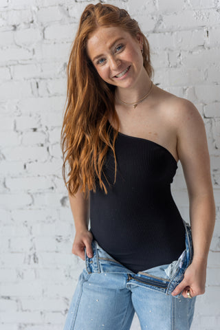 RIBBED ONE SHOULDER BODYSUIT