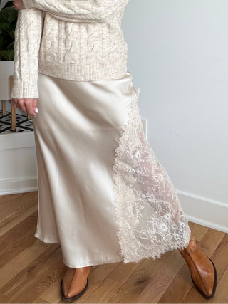 JULIEE WHT LACE SKIRT