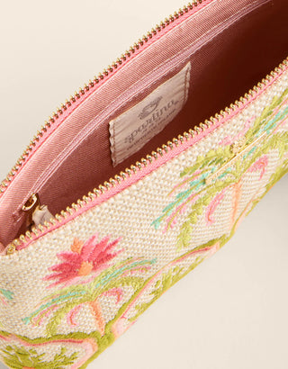 CLOSE UP OF OPENING  WRISTLET 