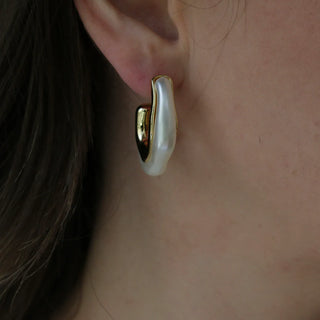 SHELL AND GOLD HOOP EARRING