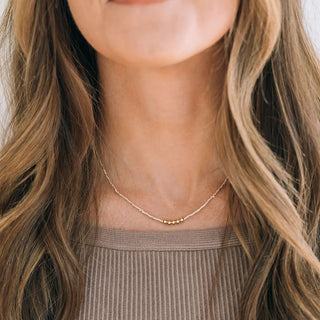 WHITE SEED BEAD NECKLACE WITH GOLD BEADS 