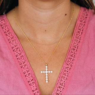 GOLD NECKLACE WITH CROSS PENDANT IN WHITE BEADS 