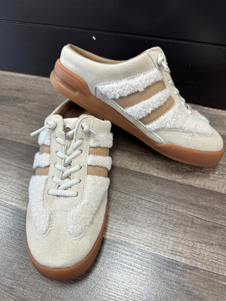 STEVE MADDEN- VANDY FUZZY-BONE