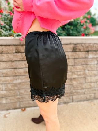 LACE NOIR MINI SKIRT