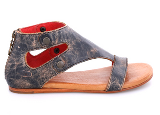 DISTRESSED LEATHER BLACK BUCKLE SANDAL BY BED|STU