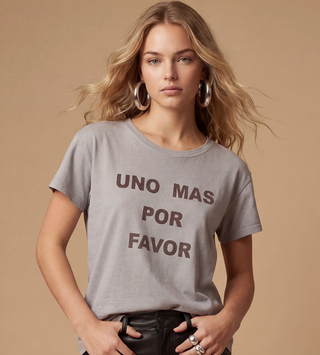 GRAY UNO MAS PO FAVOR HI-LOW GRAPHIC TEE 