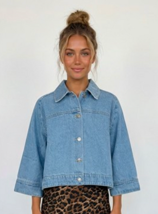 DENIM MEDIUM WASH BUTTON UP TOP WITH 3/4 SLEEVES AND SILVER BUTTONS 