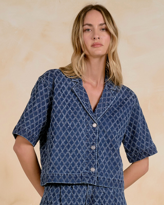 DIAMOND PRINT DENIM BUTTON UP SHIRT, VNECK WITH COLLAR 