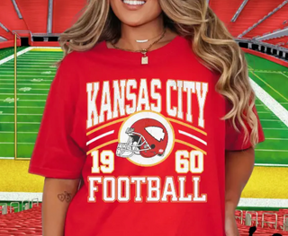 RED KANSAS CITY FOOTBALL VINTAGE STYLE GRAPHIC TEE 