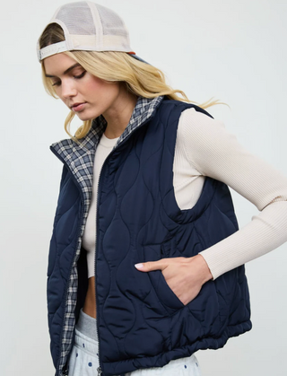 PLAID LINED QUILTED PUFFER VEST IN NAVY 