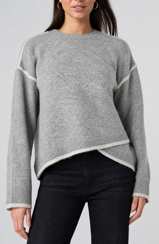 LIGHT GRAY KNIT SWEATER WITH ASYMMETRIC BOTTOM, WHITE TRIM 