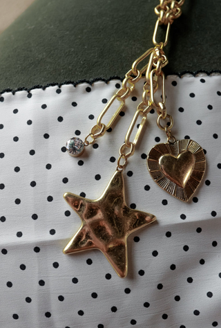 CHUNKY GOLD CHAIN LARIAT HOLDING 3 CHARMS, LARGE HEART AND STAR AND FAUX DIAMOND 