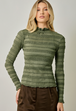 LETTUCE EDGE KNIT TOP