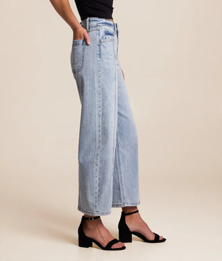 LIGHT BLUE EMBELLISHMENT BARREL JEANS